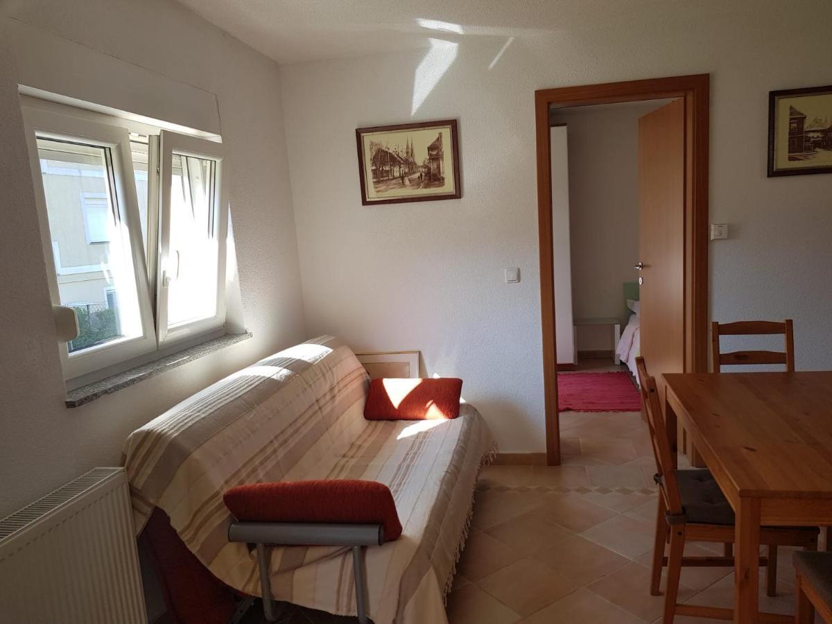 Minihaus In Zagreb Apartment เซสเวเต ภายนอก รูปภาพ